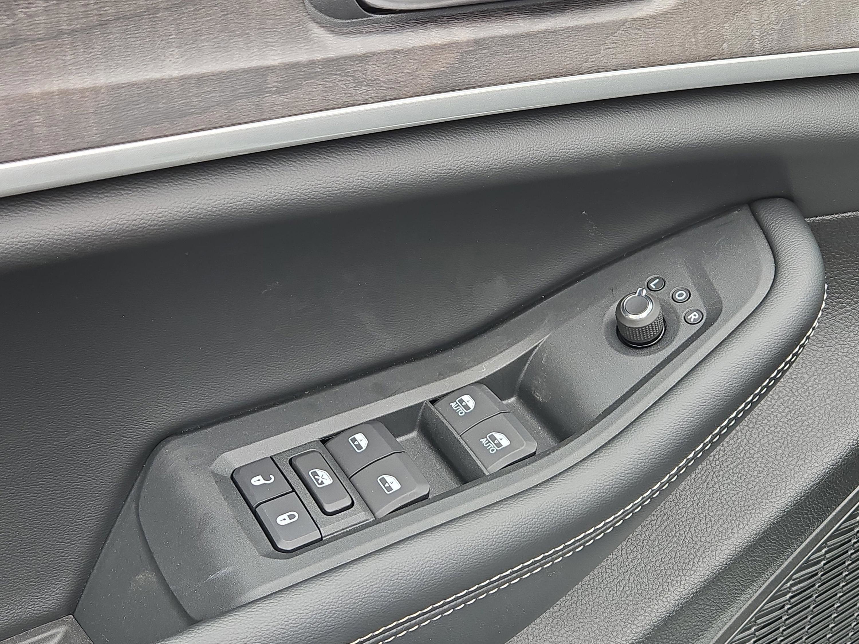 New 2025 Jeep Grand Cherokee L Limited w/ Black Appearance Package image 14