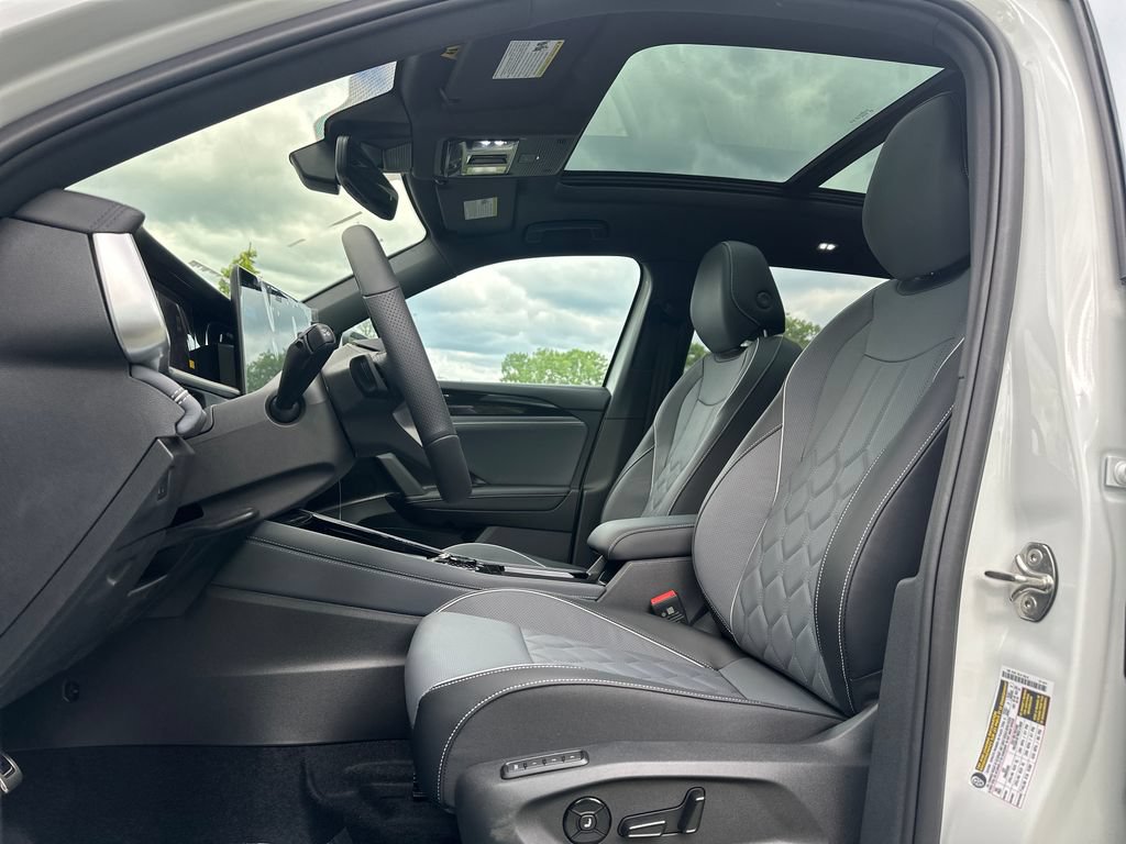 New 2026 Volkswagen Tiguan SEL R-Line AWD/4WD image 8