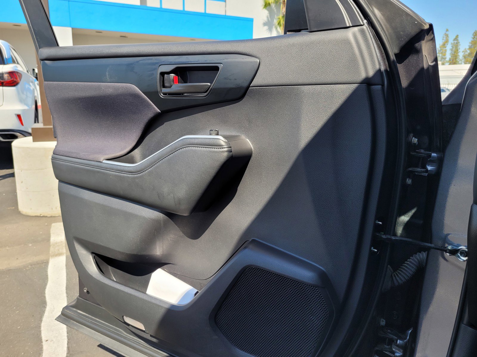 Used 2024 Toyota Highlander LE AWD/4WD image 25