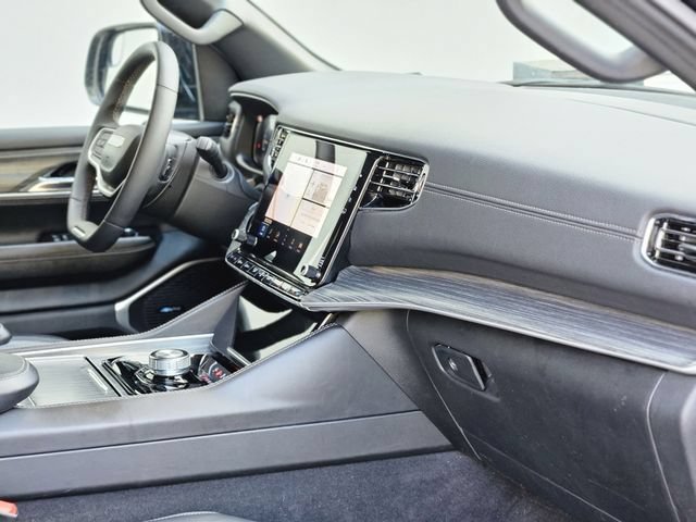 Used 2024 Jeep Wagoneer L Series II RWD image 13