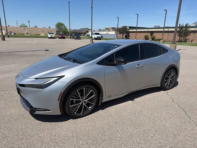 Used 2024 Toyota Prius XLE AWD/4WD image 2