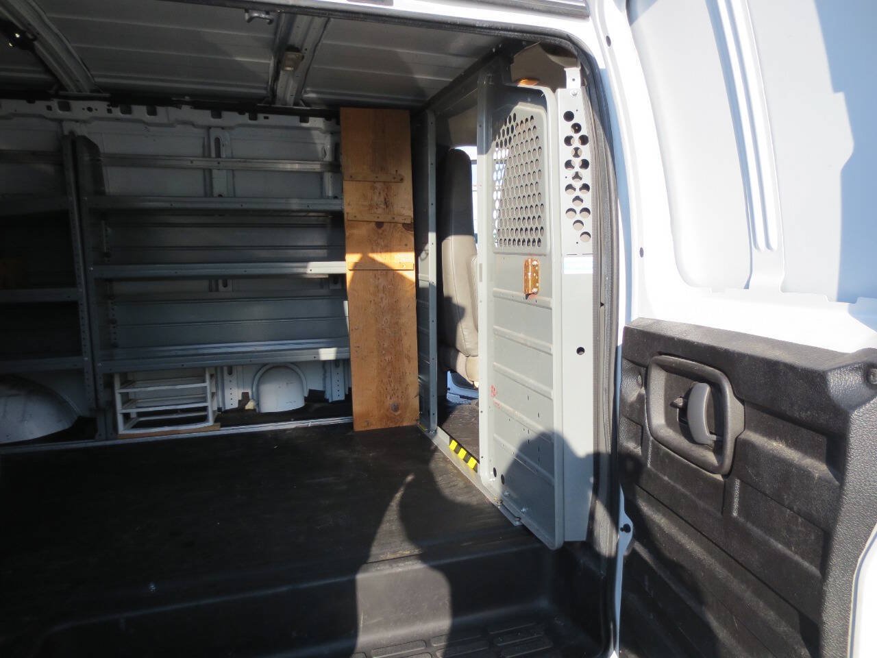 Used 2015 Chevrolet Express 2500 RWD image 17