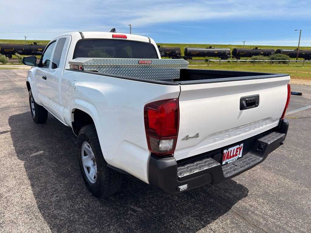 Used 2022 Toyota Tacoma SR AWD/4WD image 8