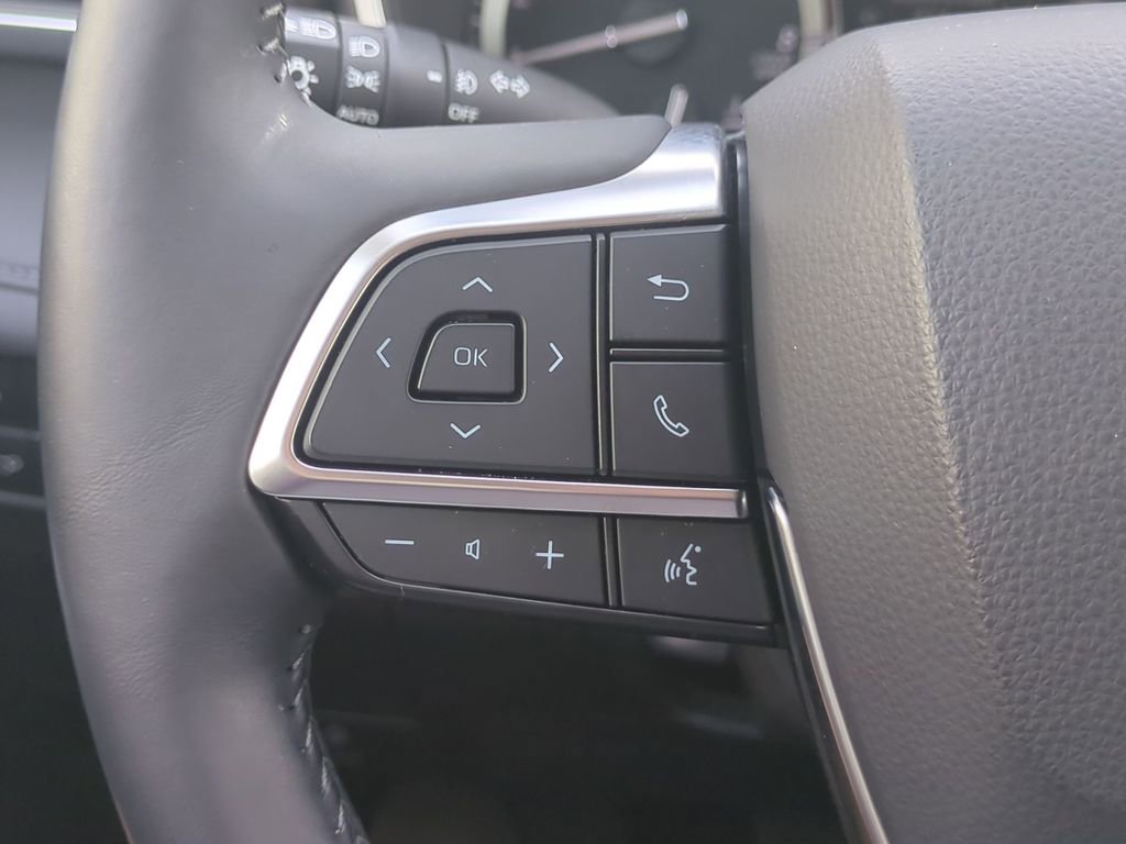 Used 2020 Toyota Highlander XLE image 18