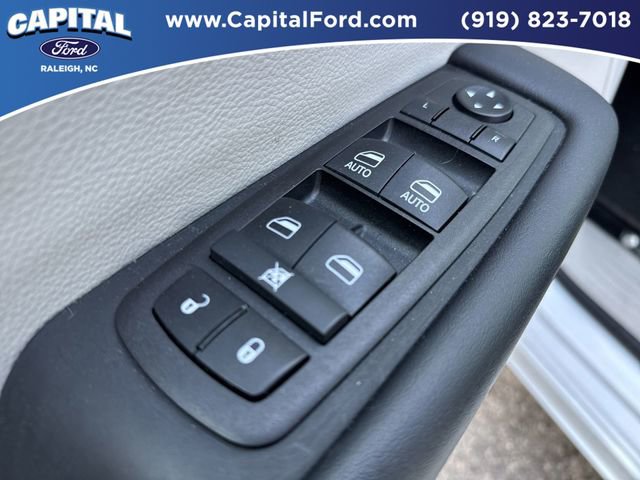 Used 2024 Chrysler Voyager LX image 20