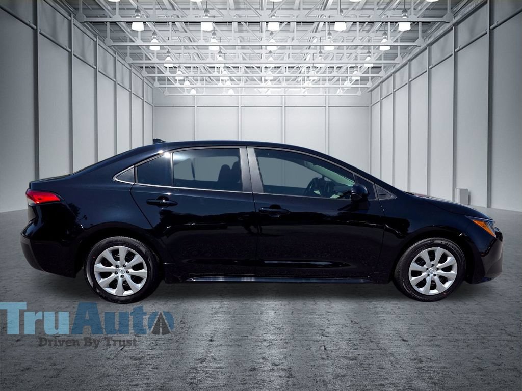 Used 2026 Toyota Corolla LE FWD image 3