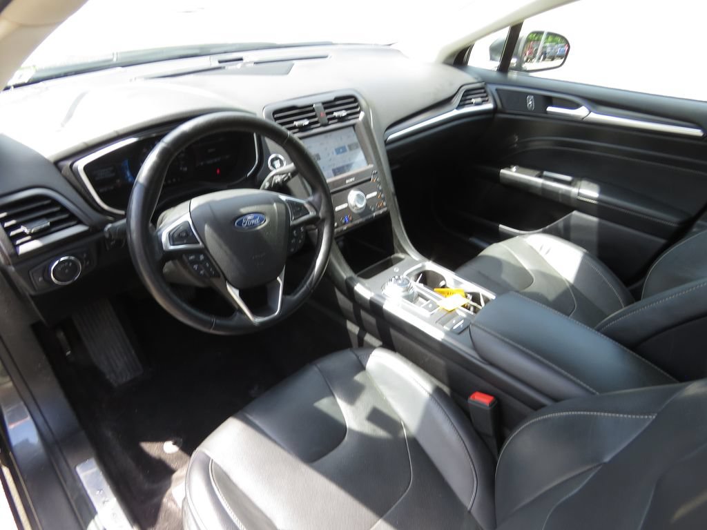 Used 2020 Ford Fusion Energi Titanium FWD image 11