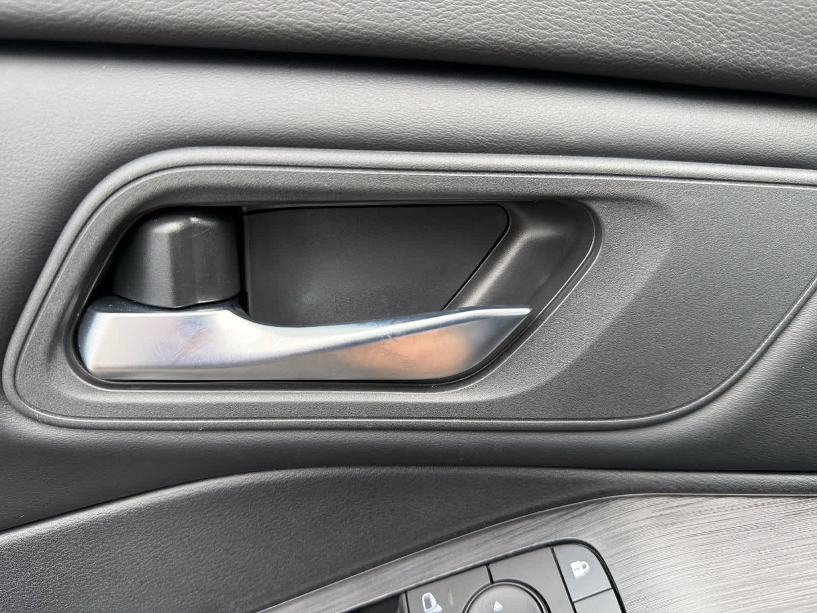 Used 2025 Nissan Rogue SV FWD image 26