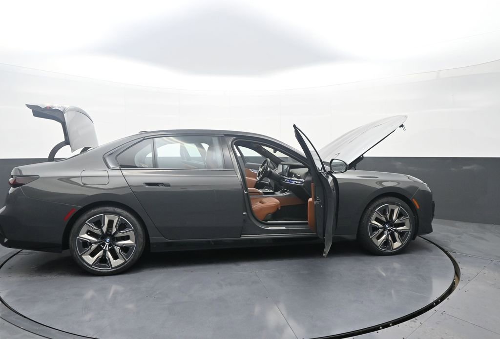 Used 2023 BMW 760i xDrive w/ Executive Package image 48