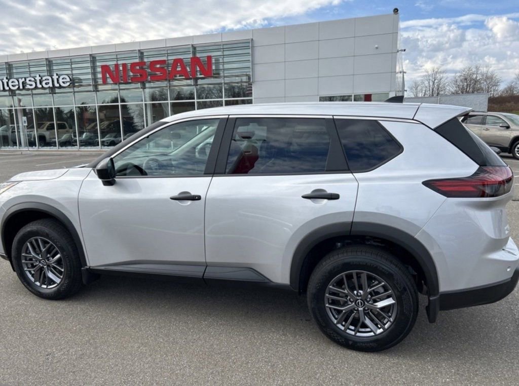 Certified 2025 Nissan Rogue S image 8