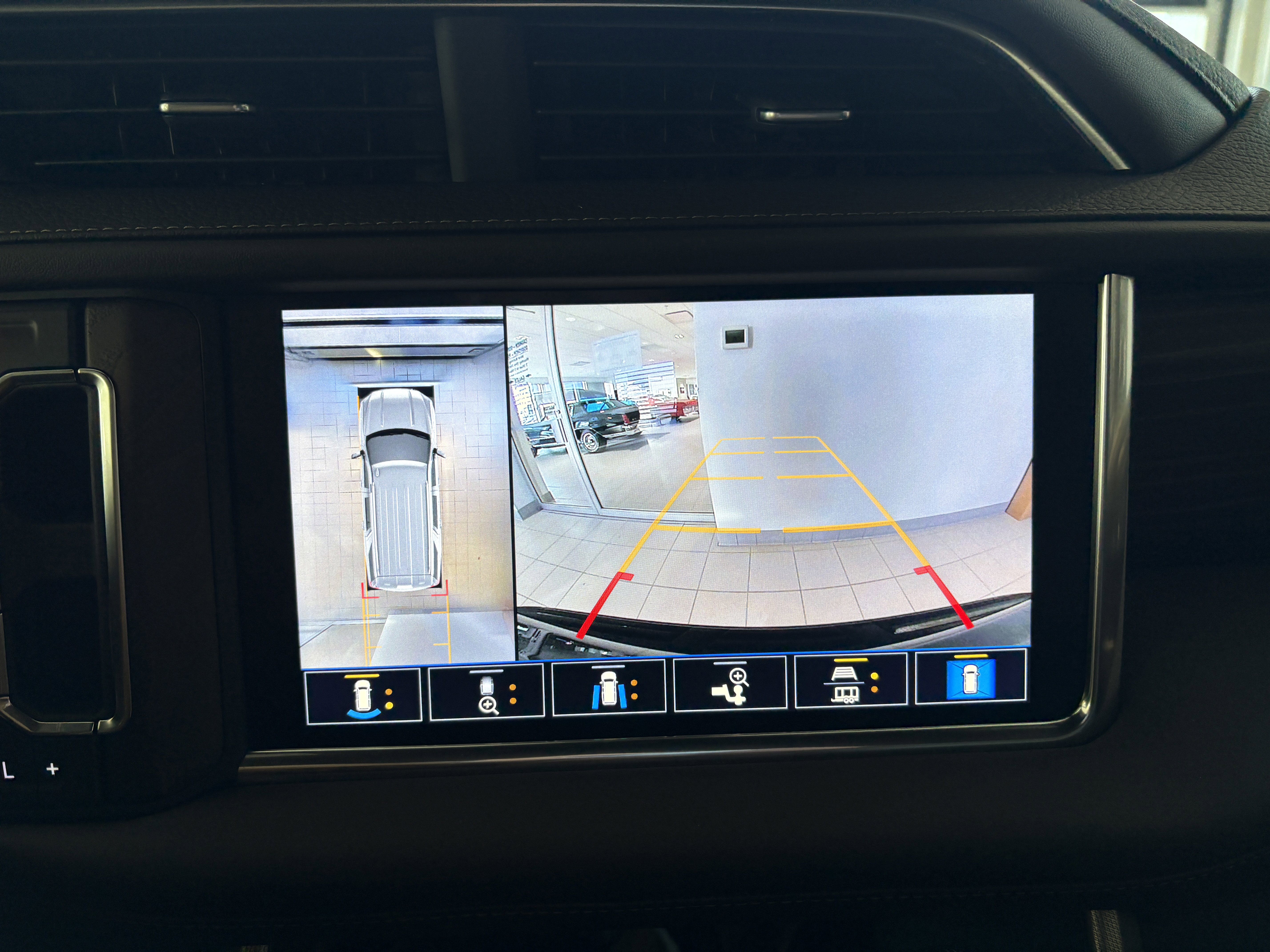 Used 2021 GMC Yukon XL Denali w/ Denali Ultimate Package image 18