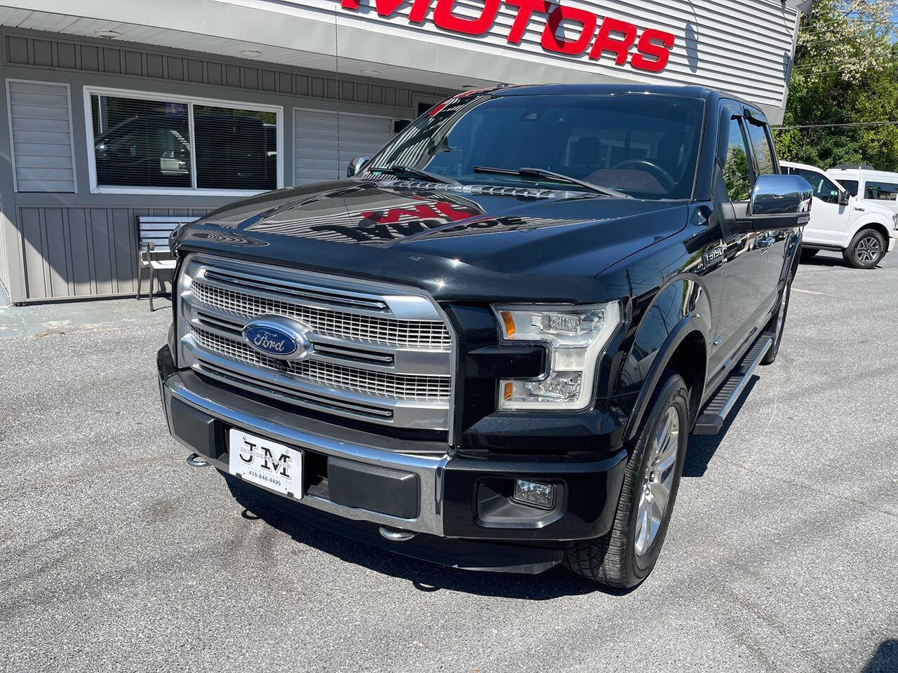 Used 2015 Ford F150 Platinum w/ Equipment Group 701A Luxury AWD/4WD image 3