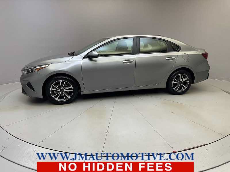 Used 2024 Kia Forte LXS FWD image 2