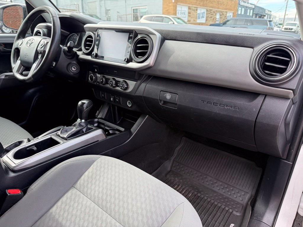 Used 2020 Toyota Tacoma SR5 w/ Blackout Package AWD/4WD image 27