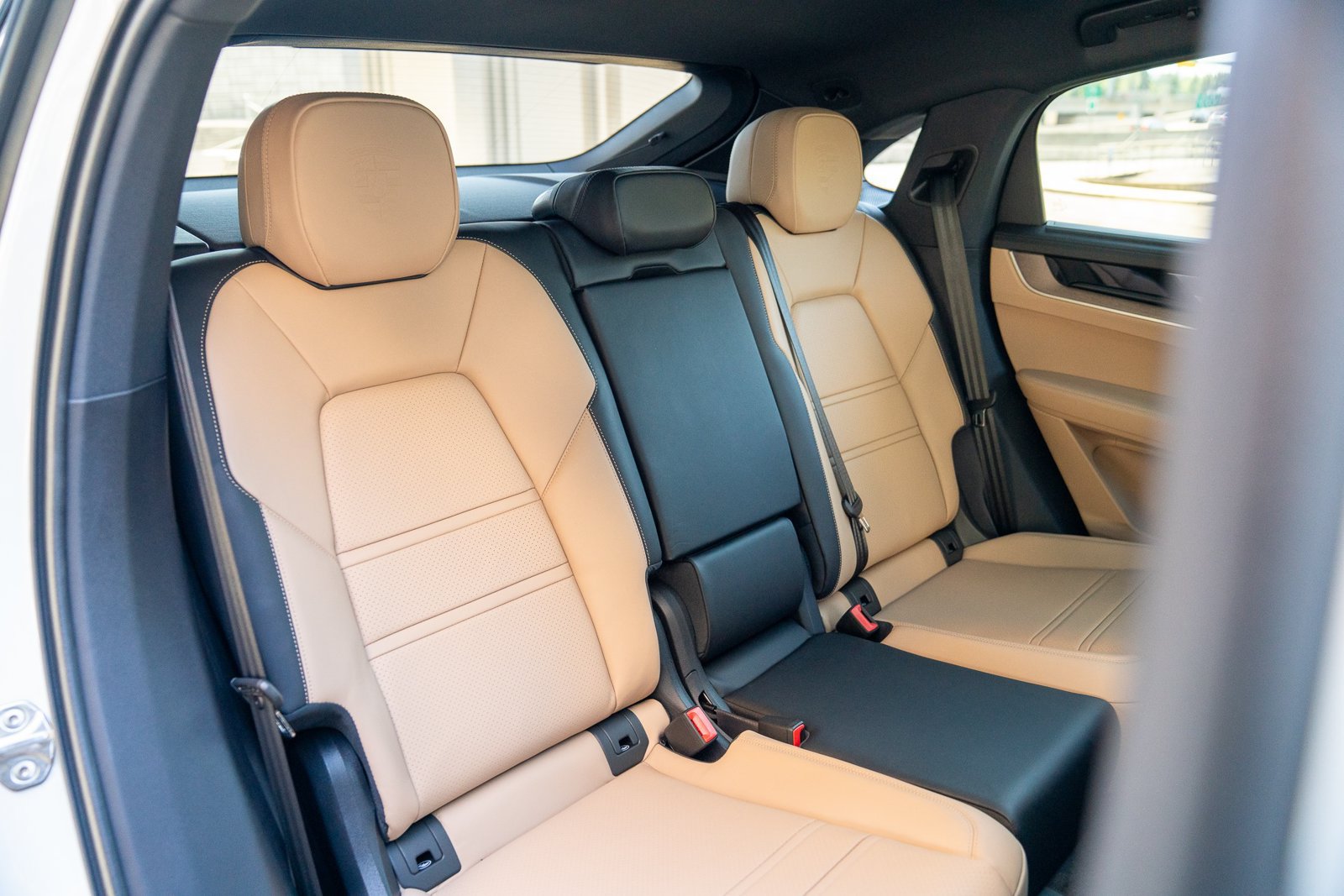 Certified 2025 Porsche Cayenne E-Hybrid Coupe AWD/4WD image 20