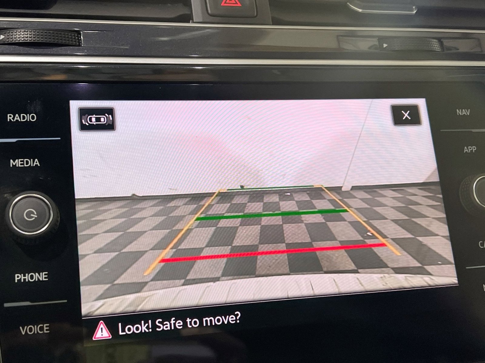 Used 2024 Volkswagen Tiguan SEL R-Line image 28