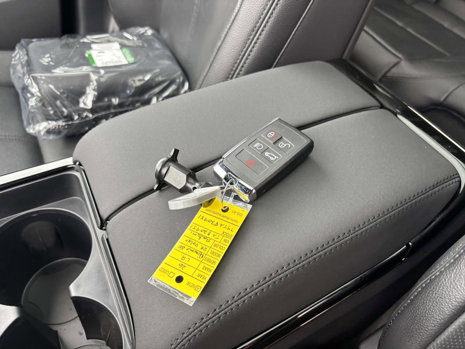 New 2026 Land Rover Range Rover Velar Dynamic SE image 31