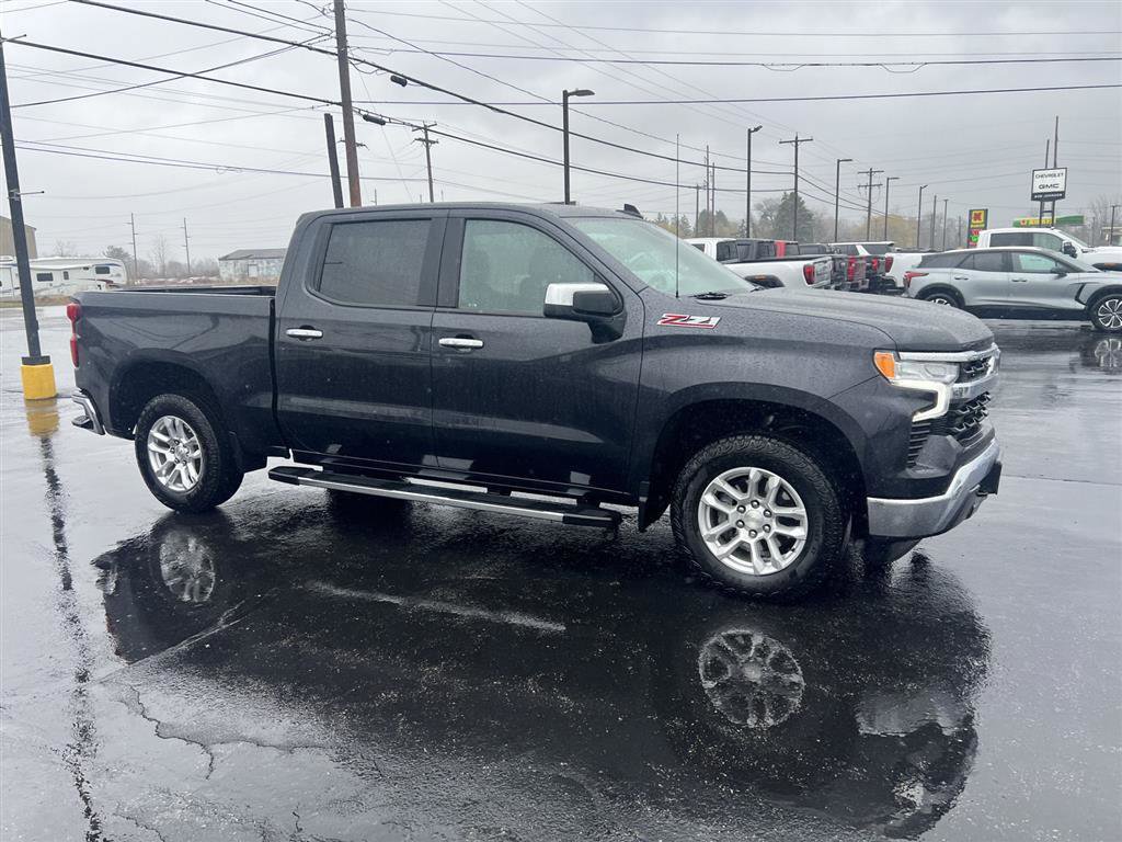 Used 2024 Chevrolet Silverado 1500 LT w/ Z71 Off-Road Package image 2