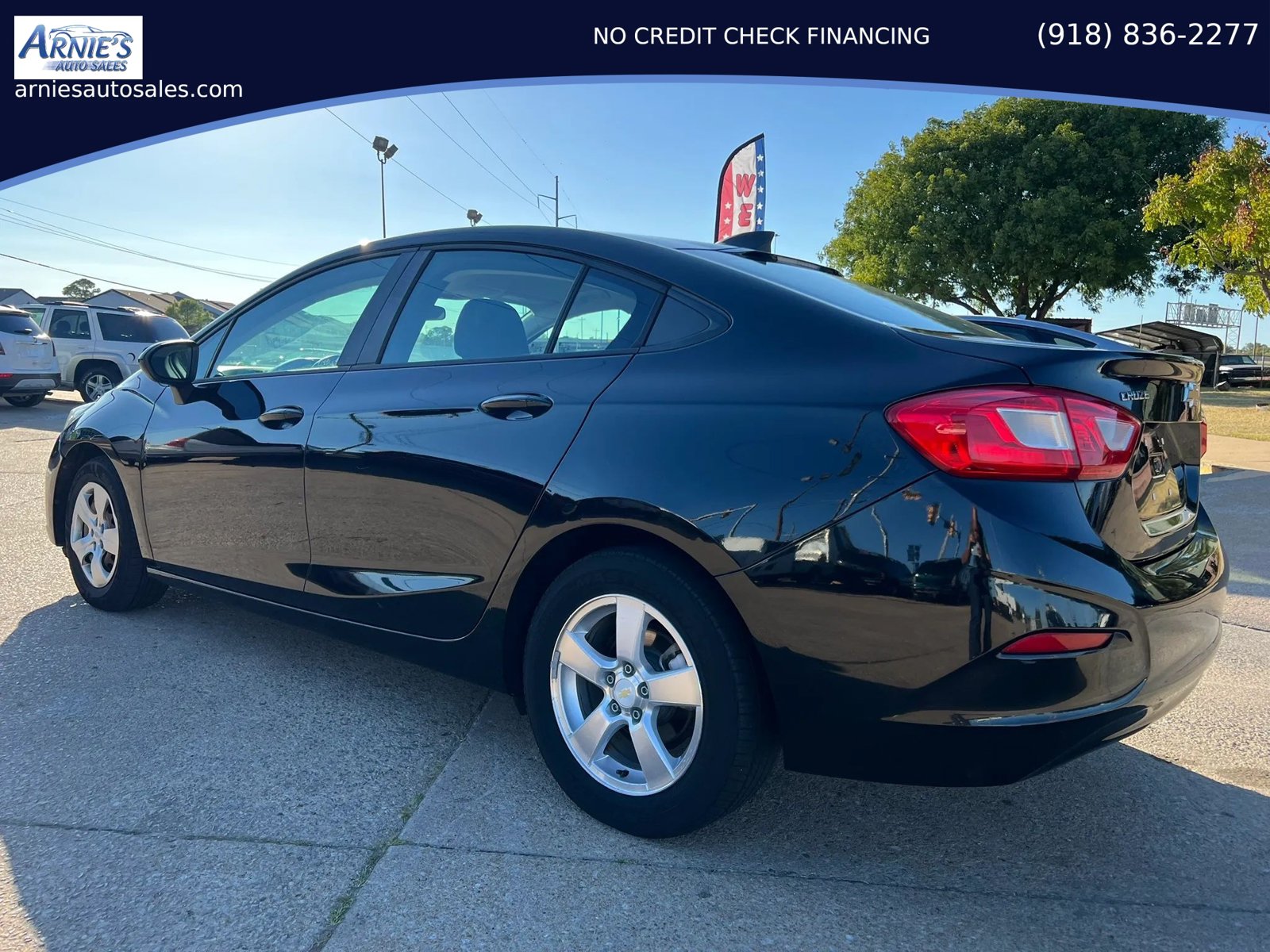 Used 2017 Chevrolet Cruze LS FWD image 2