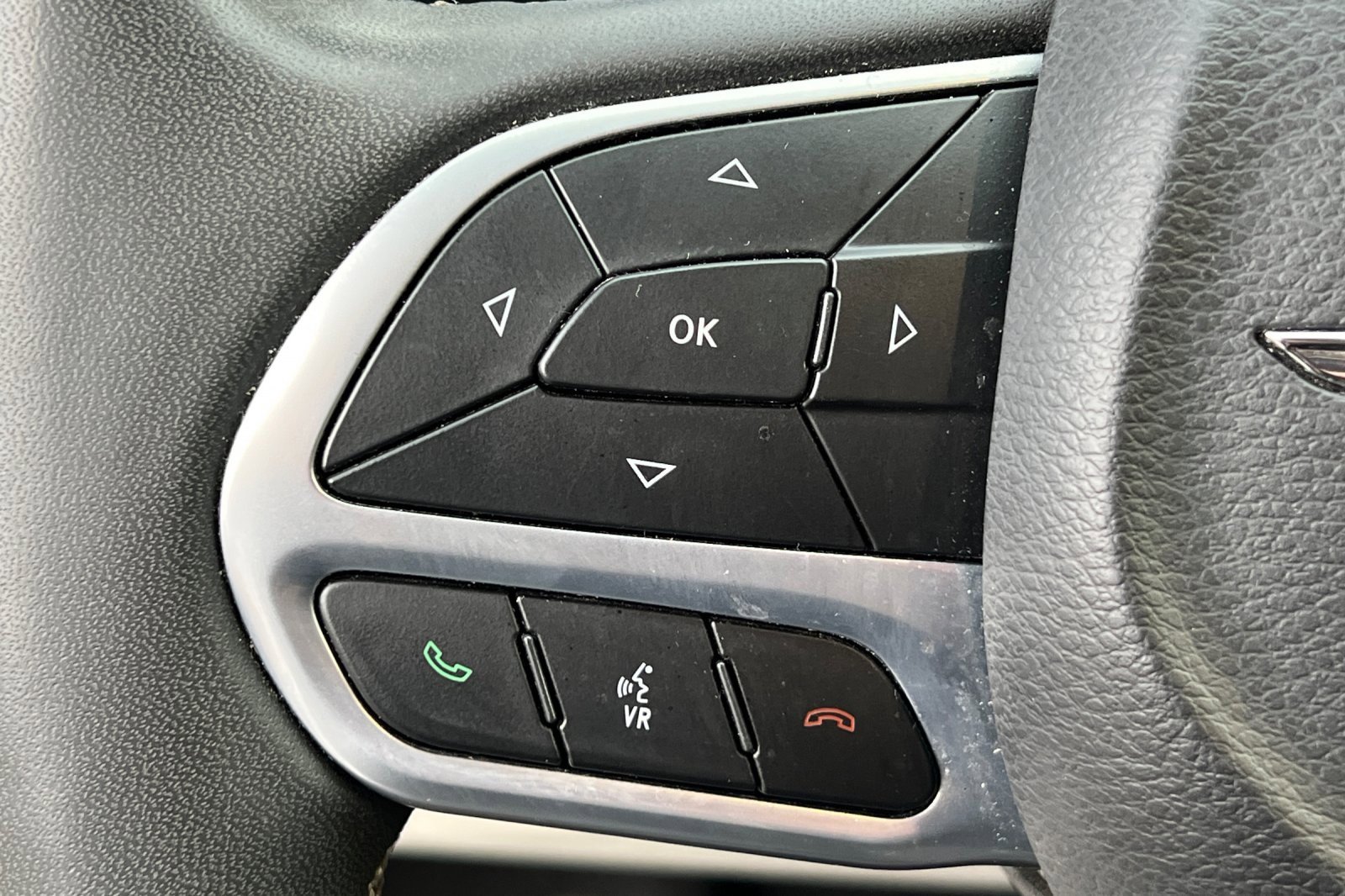 Used 2023 Chrysler Pacifica Touring-L image 31