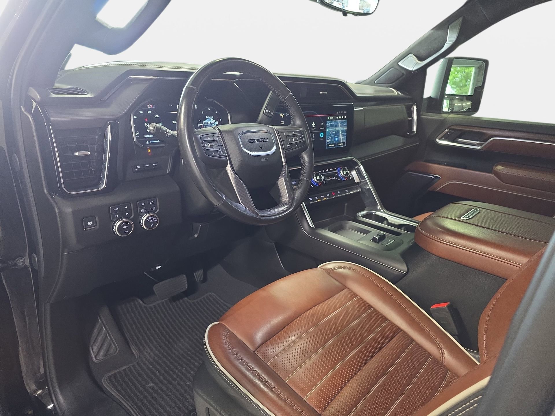 Used 2025 GMC Sierra 2500 Denali Ultimate w/ Max Trailering Package AWD/4WD image 16