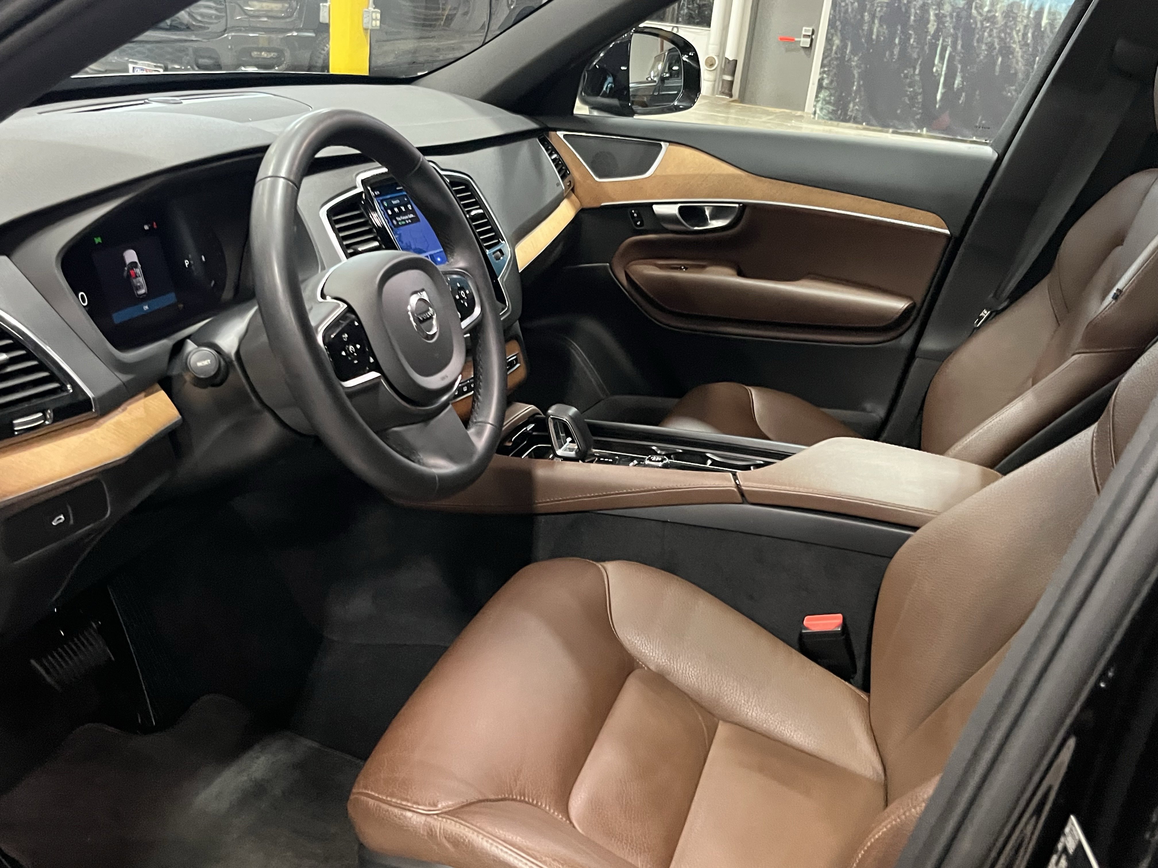 Used 2024 Volvo XC90 B6 Plus AWD/4WD image 9