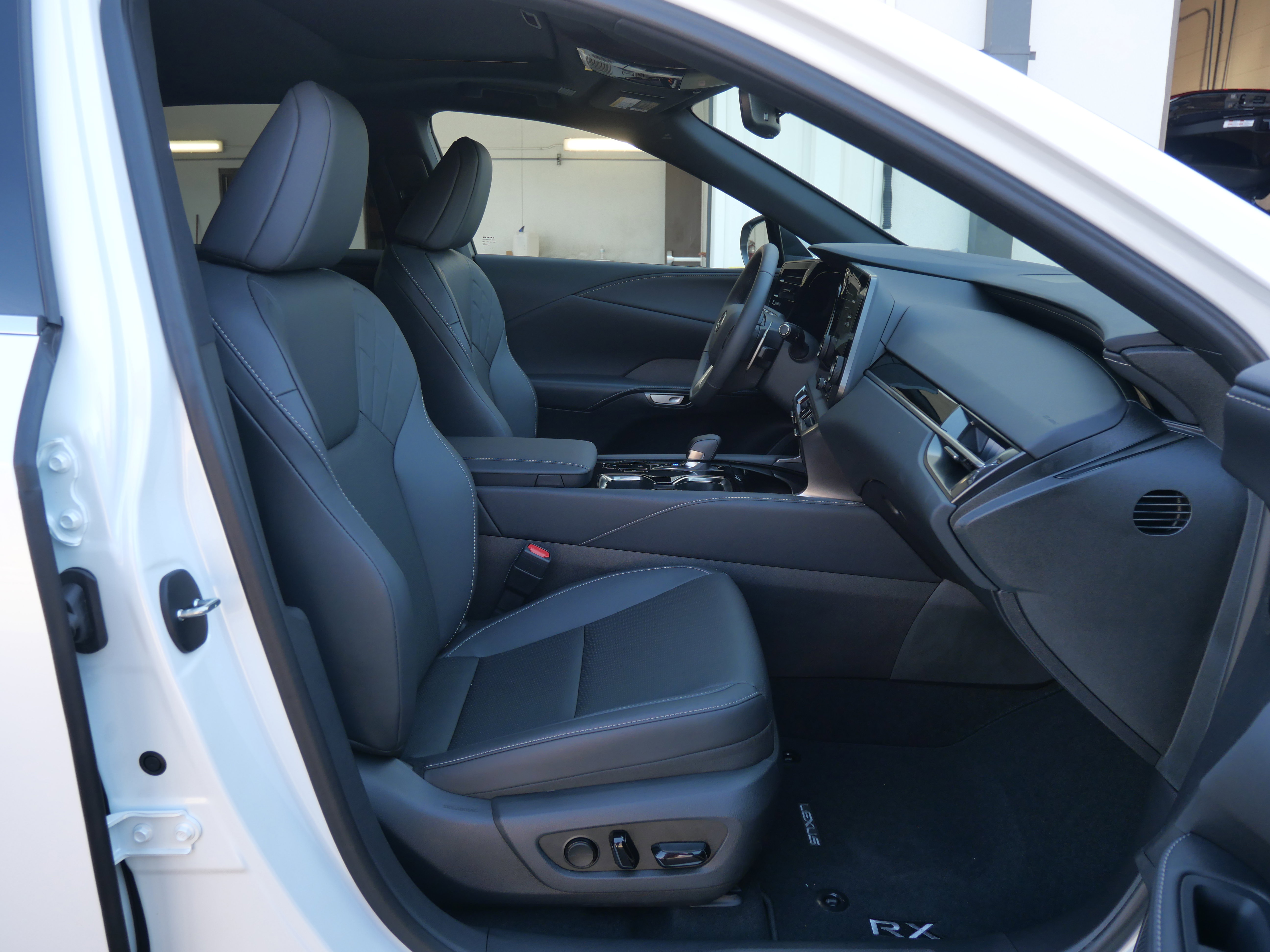 Used 2025 Lexus RX 350 FWD image 15