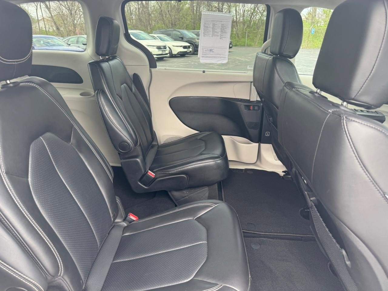 Used 2024 Chrysler Pacifica Touring-L image 13