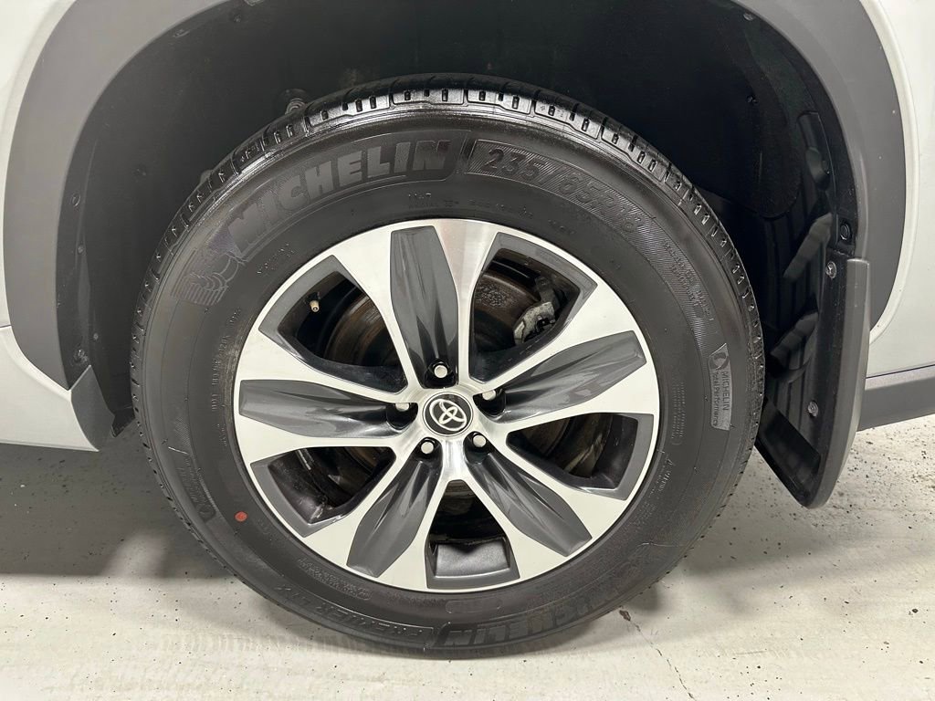 Used 2025 Toyota Highlander XLE AWD/4WD image 70