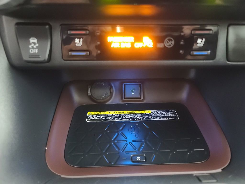 Used 2020 Toyota RAV4 Limited AWD/4WD image 37