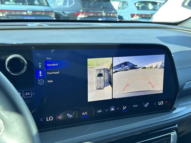 Used 2024 Chevrolet Traverse LT image 22