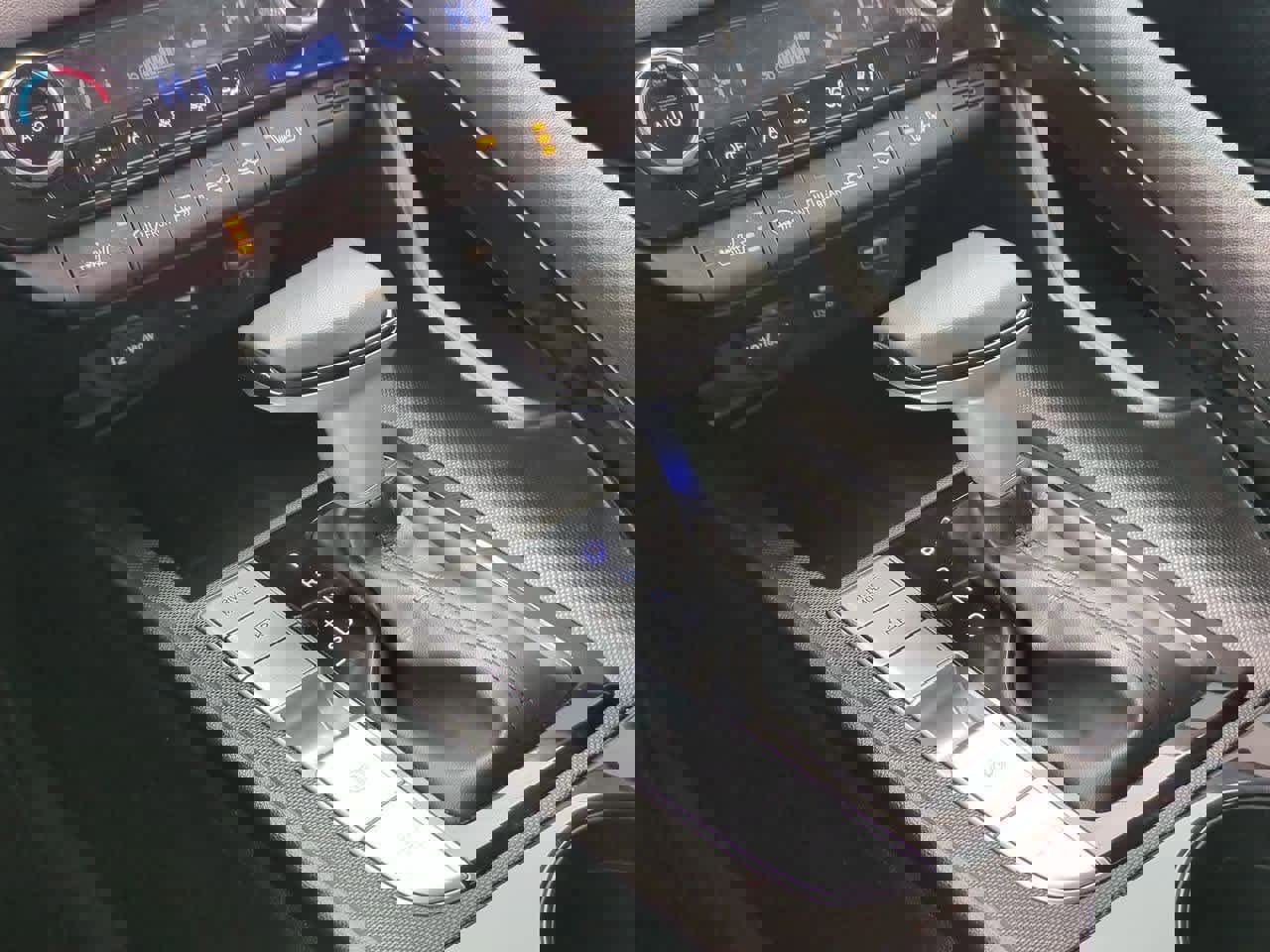 Used 2023 Hyundai Elantra Limited image 33