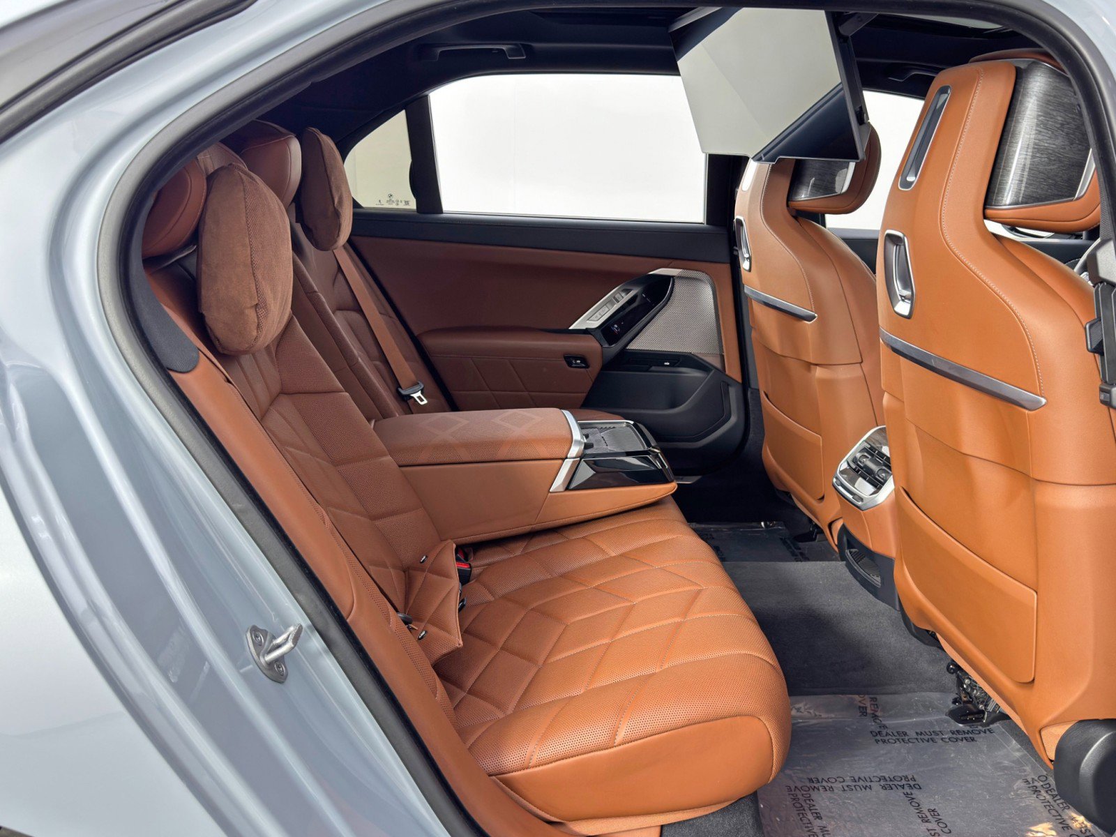 Used 2024 BMW i7 xDrive60 w/ Premium Package image 49