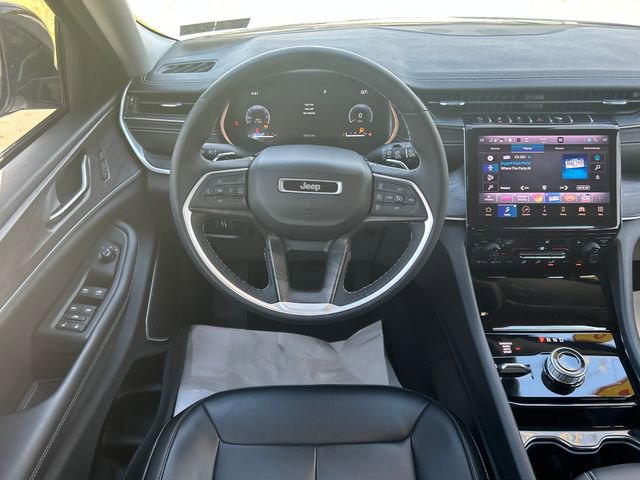 Used 2023 Jeep Grand Cherokee L Limited w/ Black Appearance Package AWD/4WD image 15