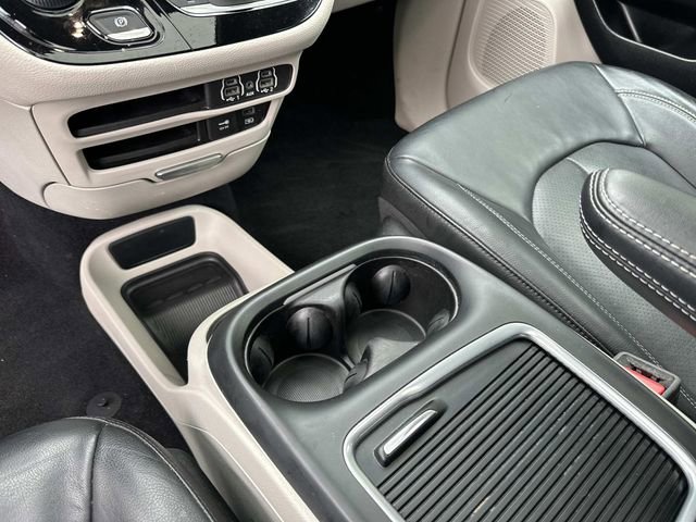 Used 2022 Chrysler Pacifica Touring-L AWD/4WD image 26