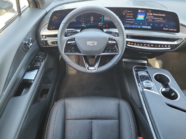 Used 2024 Cadillac Lyriq Luxury AWD/4WD image 13