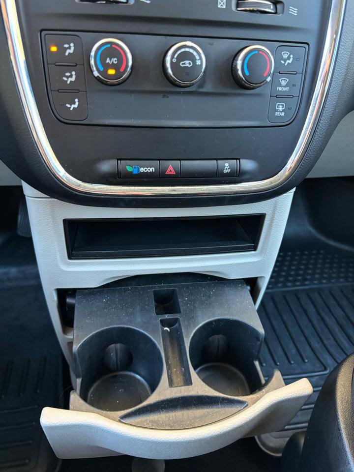 Used 2016 Dodge Grand Caravan American Value Package w/ UConnect Hands-Free Group FWD image 14