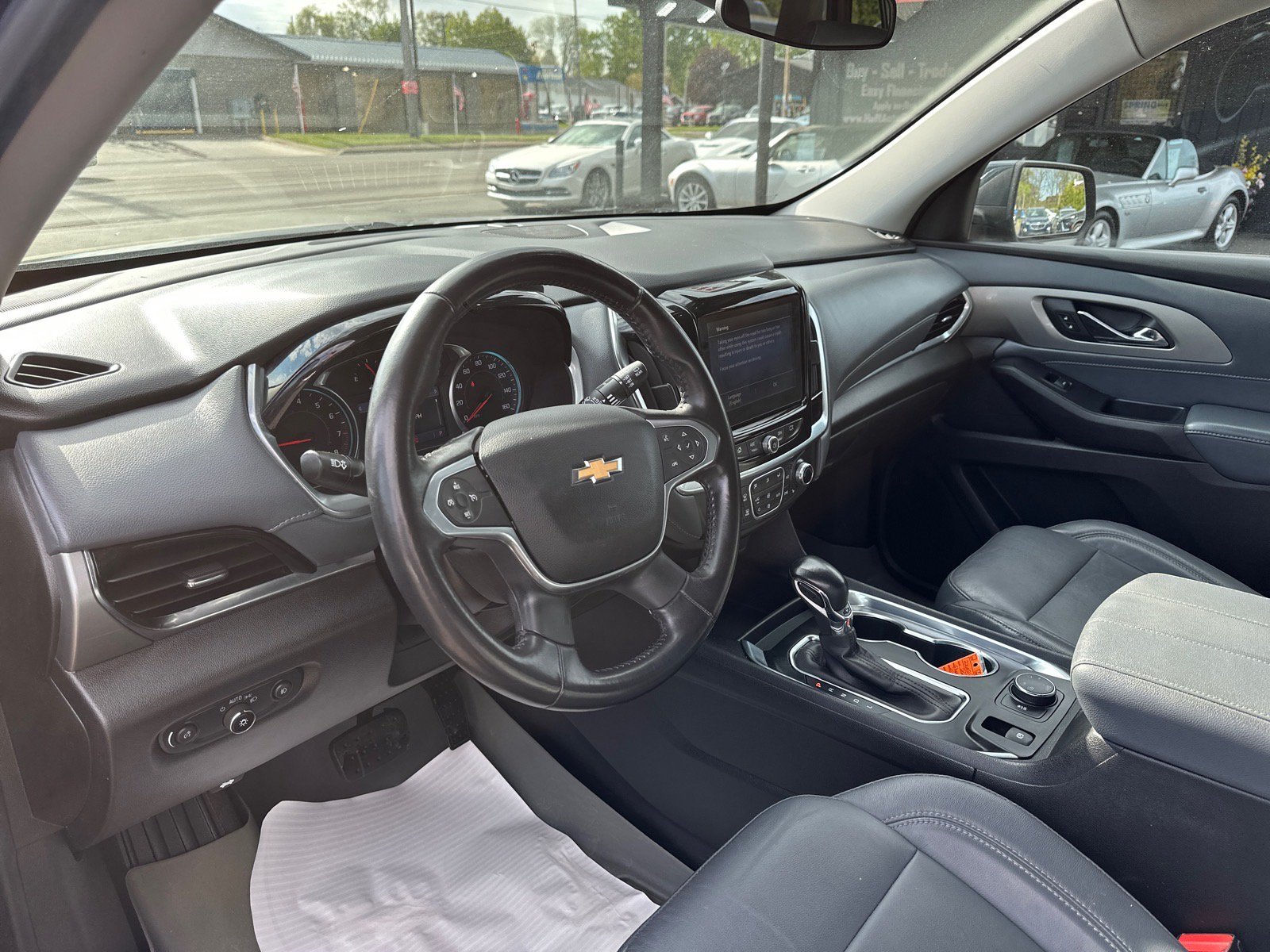 Used 2021 Chevrolet Traverse LT w/ LPO, 'HIT The Road' Package AWD/4WD image 17