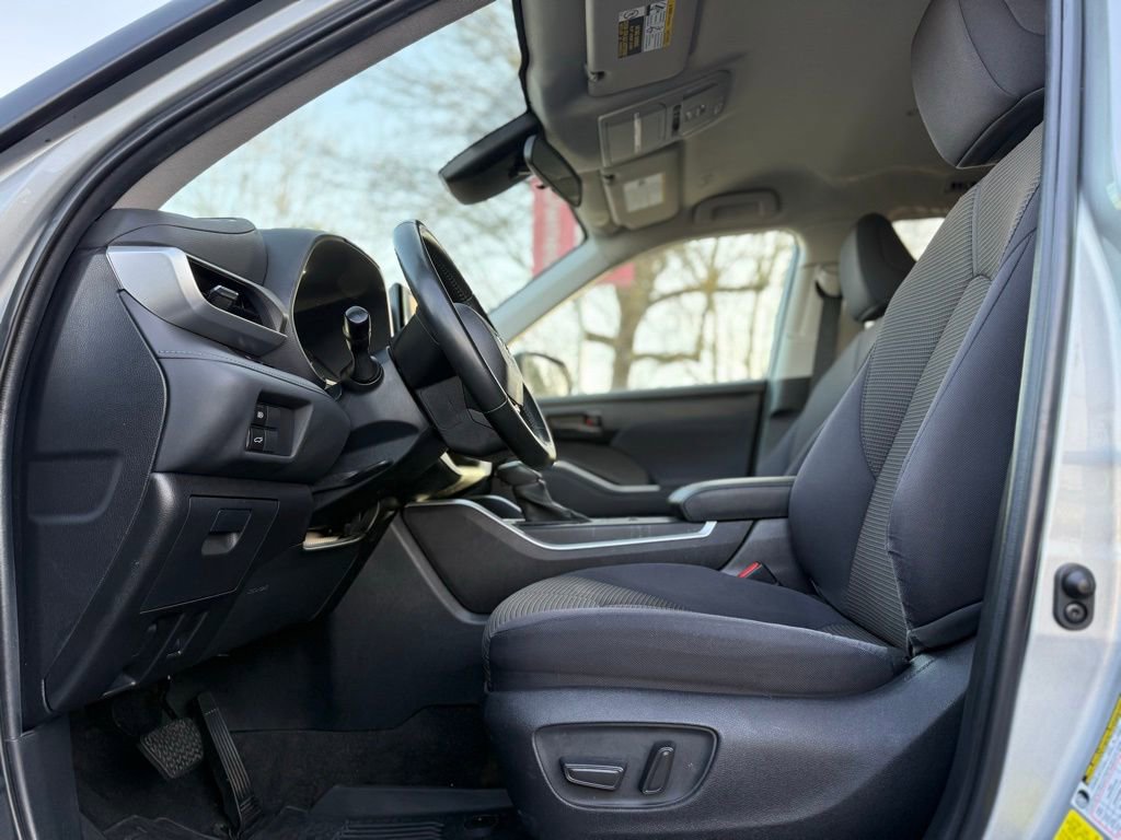 Used 2023 Toyota Highlander LE image 12
