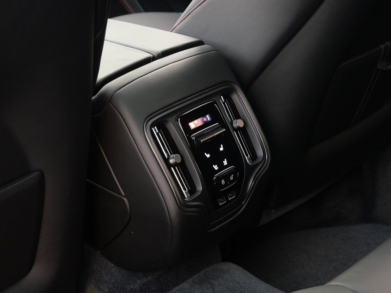 New 2026 Aston Martin DBX S image 23