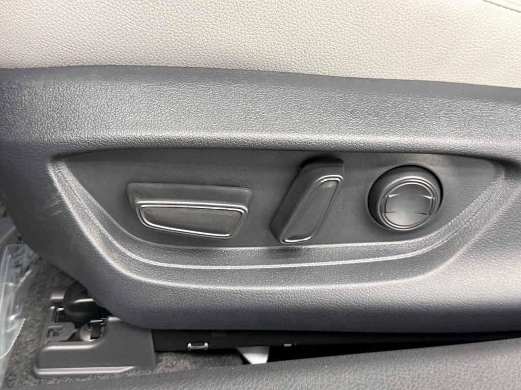 Used 2026 Toyota Camry SE FWD image 23
