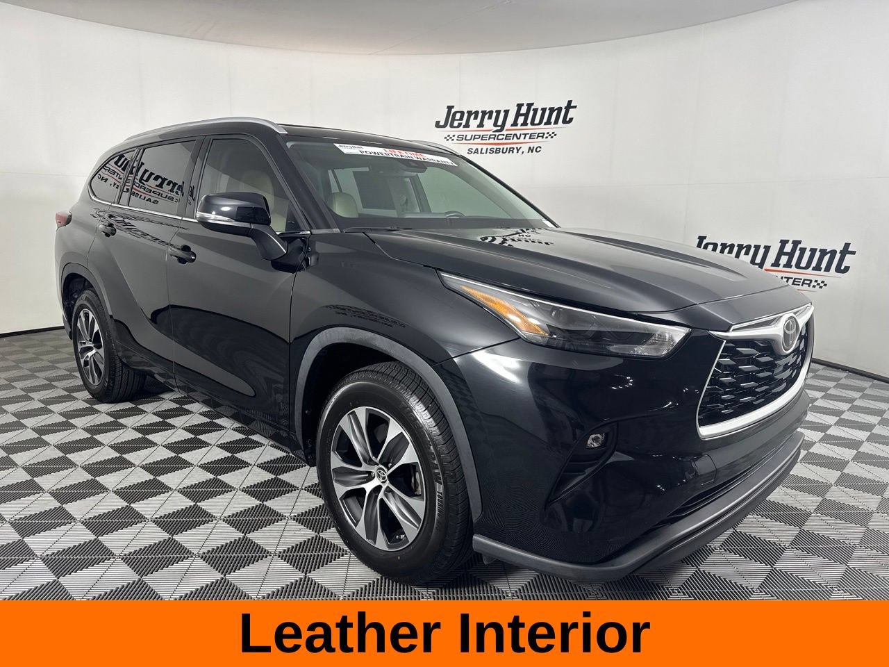 Used 2022 Toyota Highlander XLE FWD image 6