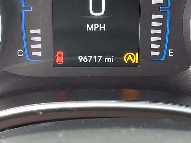 Used 2023 Chrysler Voyager LX image 21