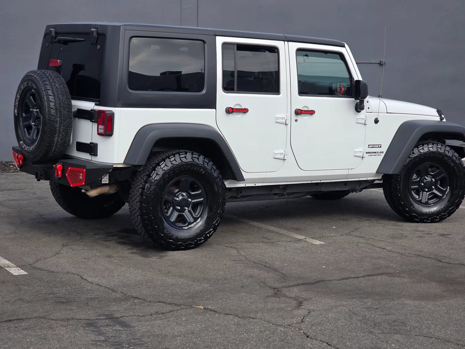 Used 2015 Jeep Wrangler Unlimited Sport w/ Connectivity Group AWD/4WD image 4