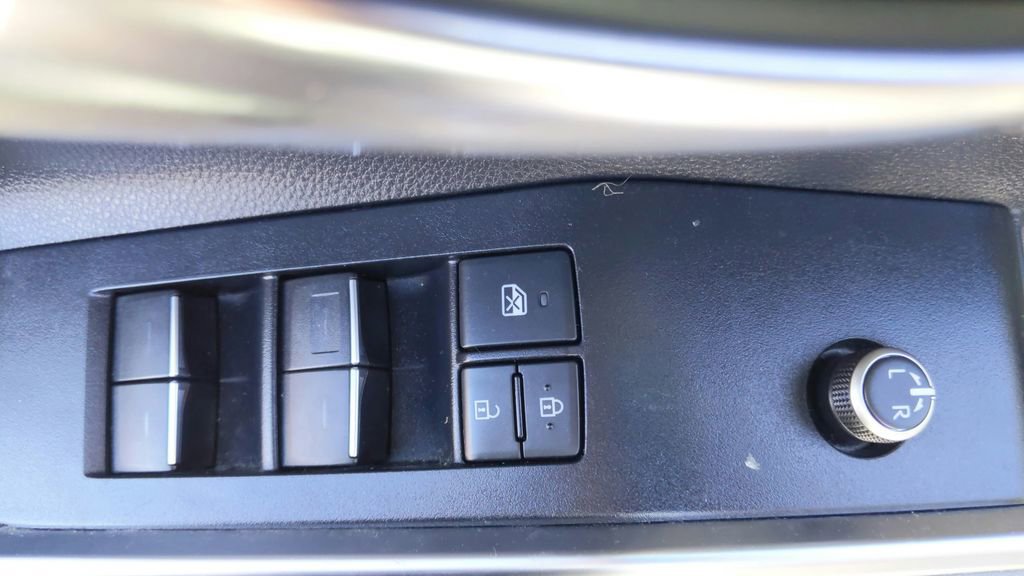 Used 2021 Toyota Highlander Limited image 16