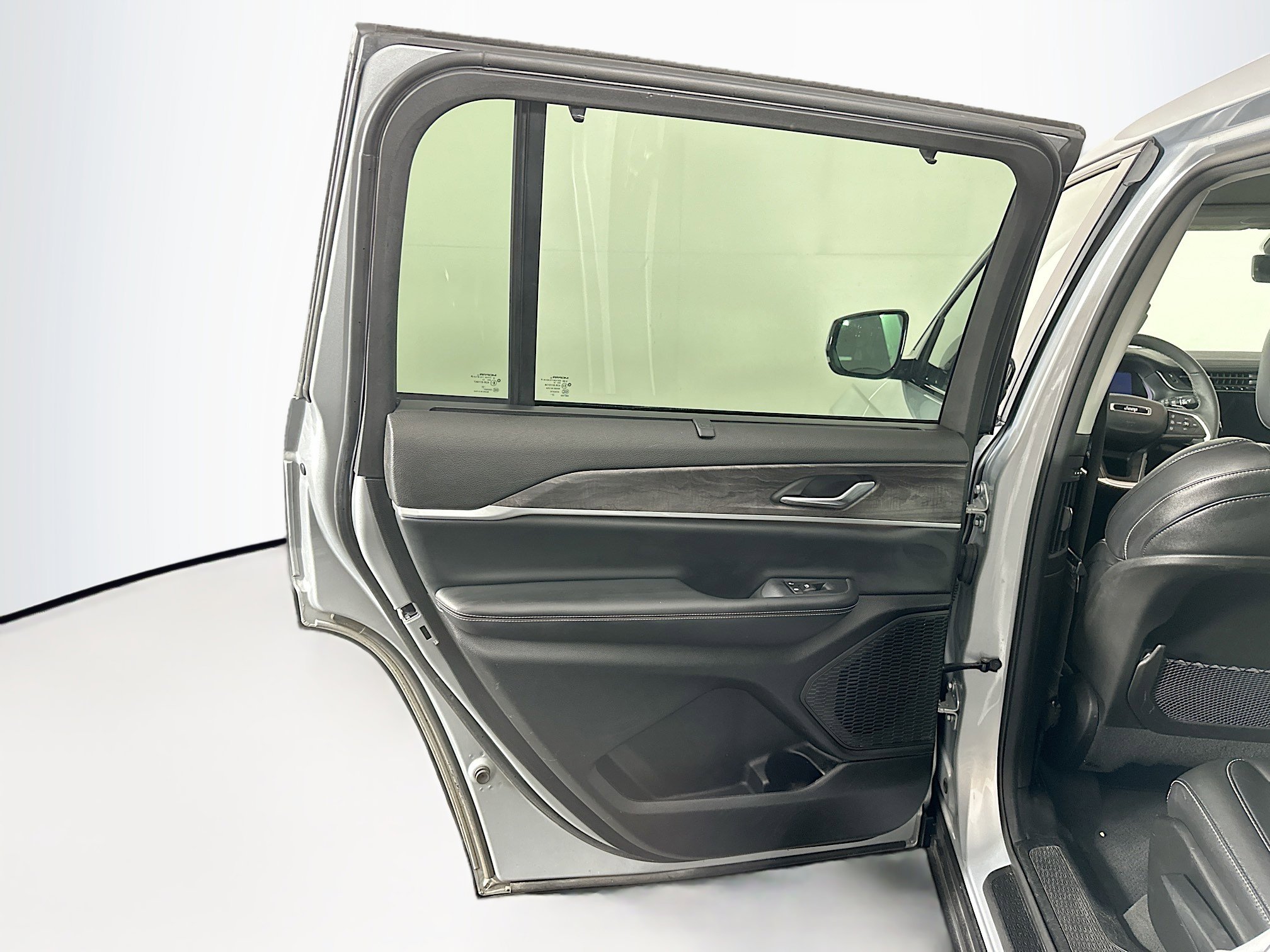 Used 2023 Jeep Grand Cherokee L Limited w/ Luxury Tech Group II image 26