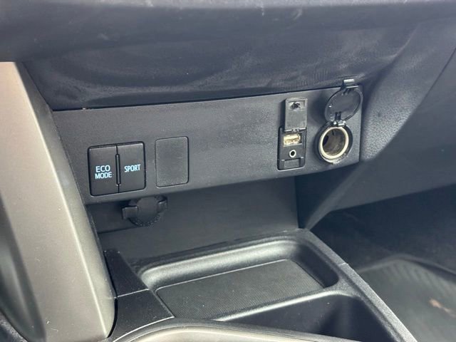 Used 2016 Toyota RAV4 LE image 29
