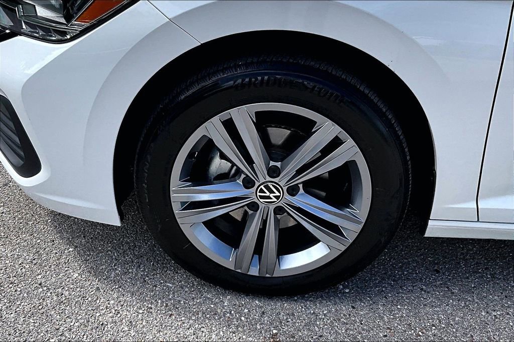 Certified 2023 Volkswagen Jetta SE w/ Panoramic Sunroof Package image 13