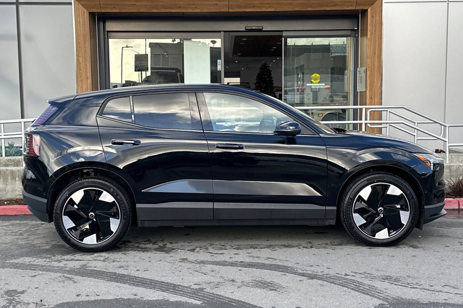 New 2026 Volvo EX30 Ultra w/ Climate Package image 8