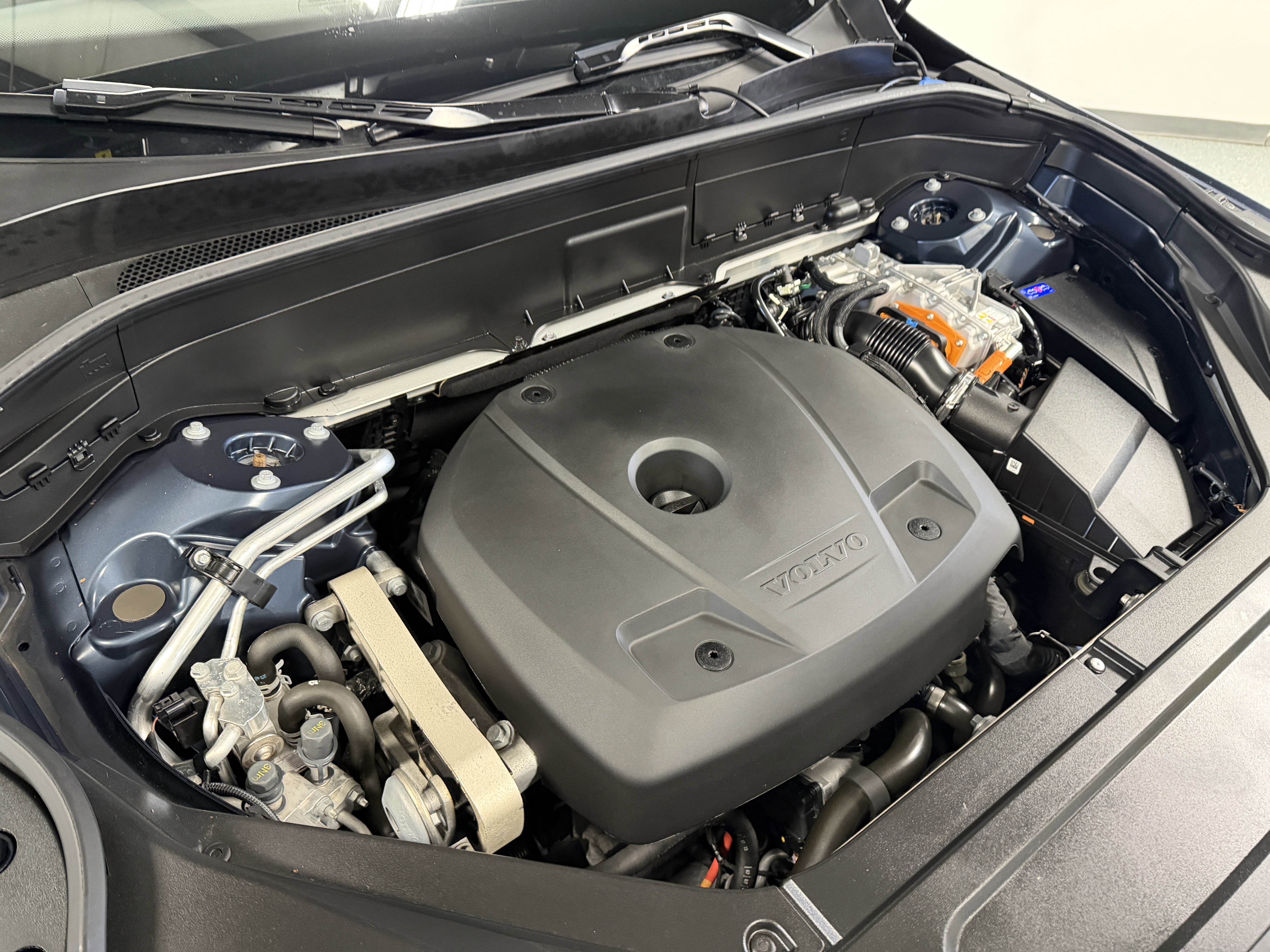 Used 2024 Volvo XC90 T8 Plus w/ Protection Package image 32